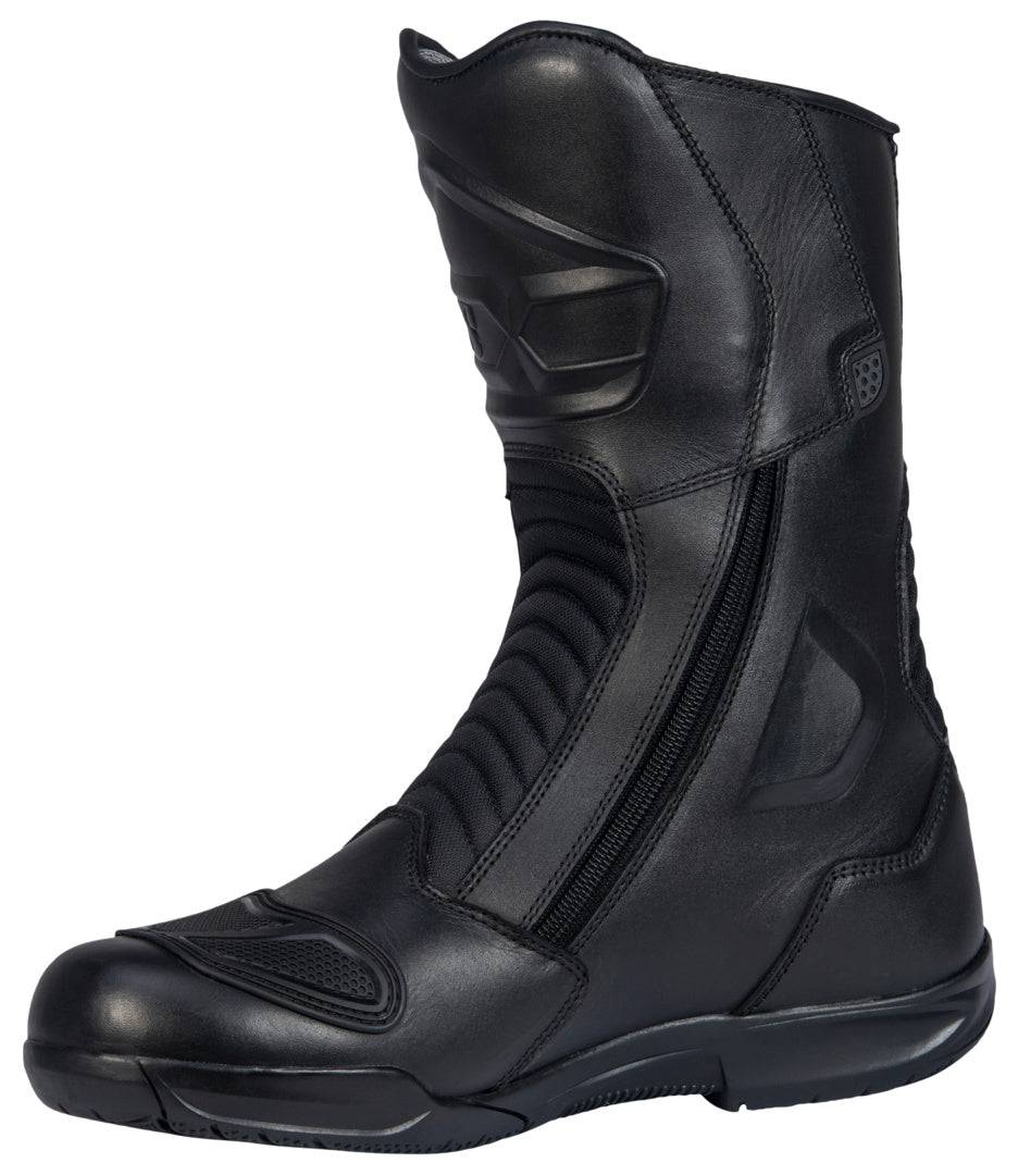 Schwarze iXS Tour Stiefel mit 2-Zip-SYM 2.0, robustes Leder, mit Reißverschlüssen und strapazierfähigem Design.