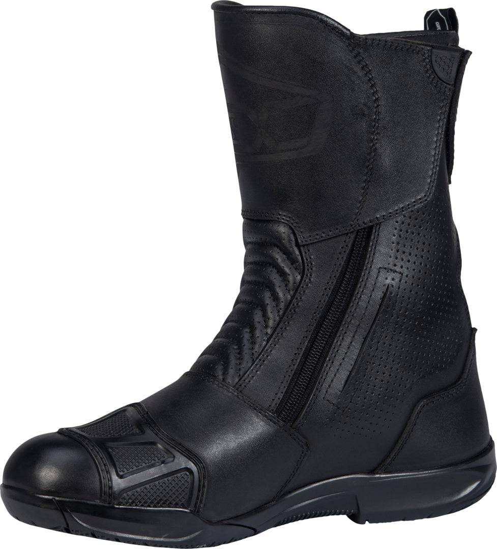 Schwarze iXS Tour Stiefel Nordin-ST 2.0 mit robustem Design und Schnürverschluss, ideal für Motorradtouren.