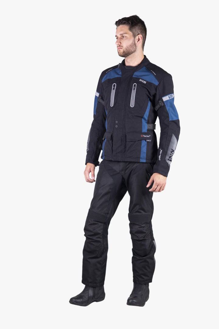Schwarze iXS Tour Hose Tallinn-ST 2.0 für Abenteuer, strapazierfähiges Outdoor-Hosenmodell mit mehreren Taschen.