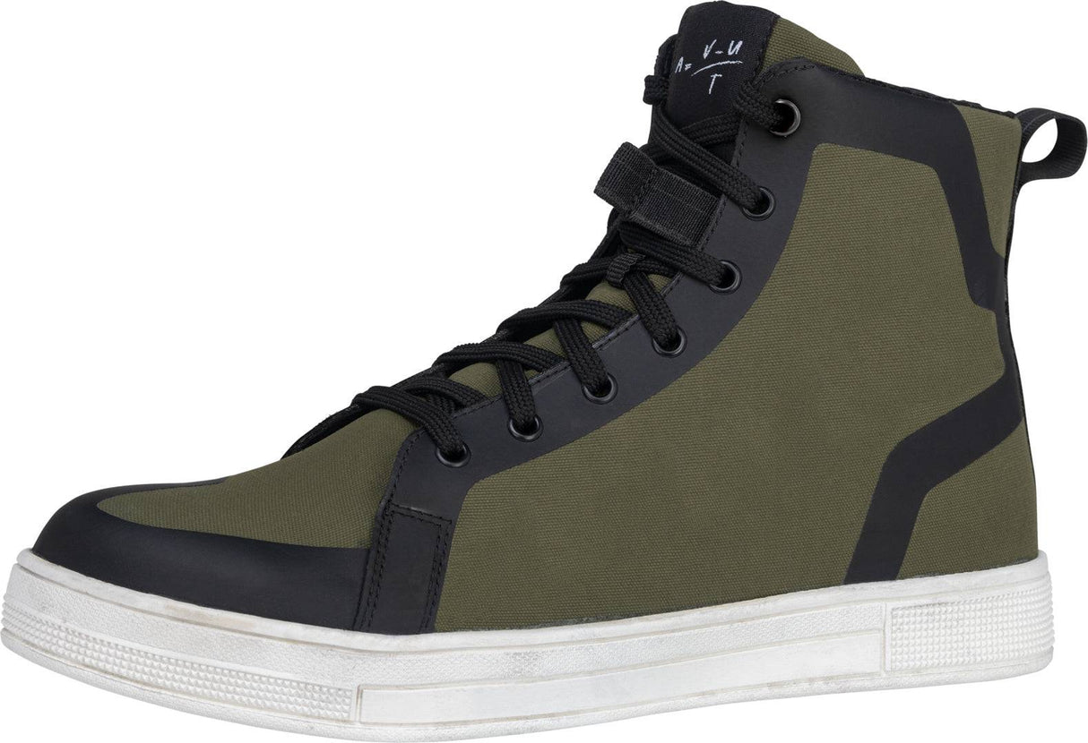 iXS Classic Sneaker in Olivgrün, bequeme Schuhe mit sportlichem Design, sichtbares Obermaterial und Schnürung.