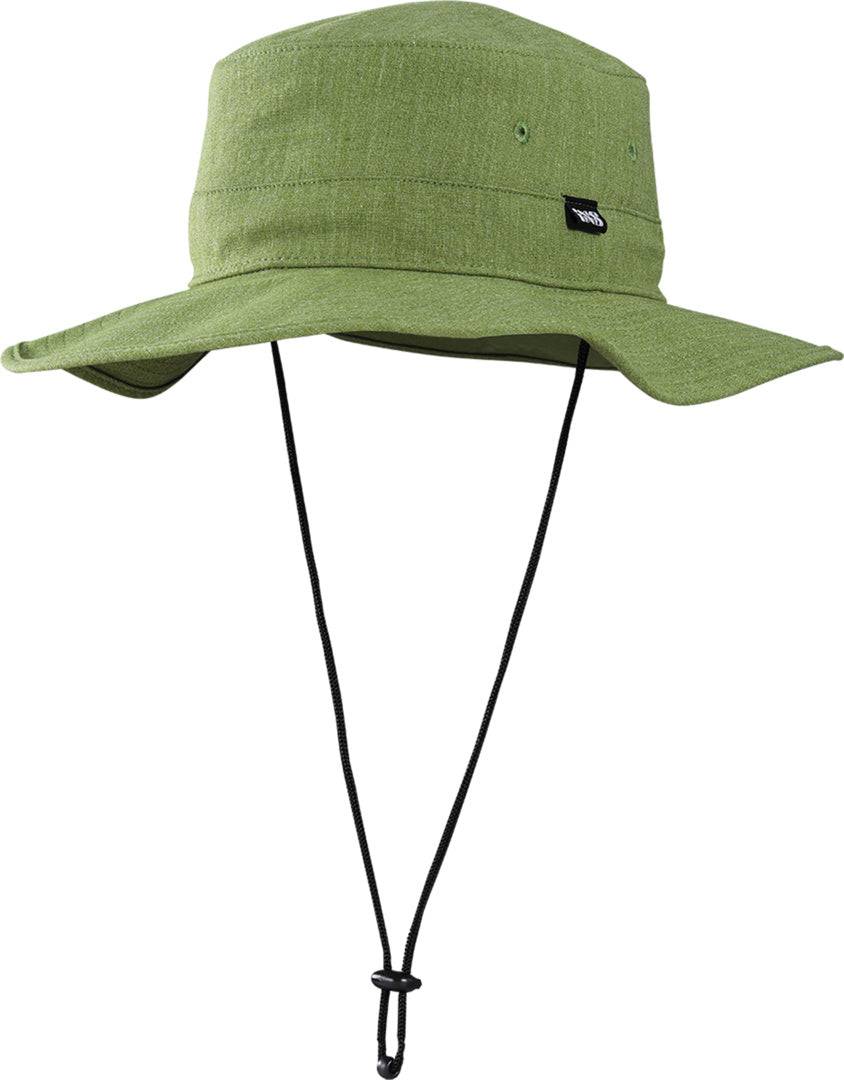 Grüner iXS Digger Sunbrero aus Freizeitbekleidung, mit breiter Krempe für Sonnenschutz, auf einem Model getragen.