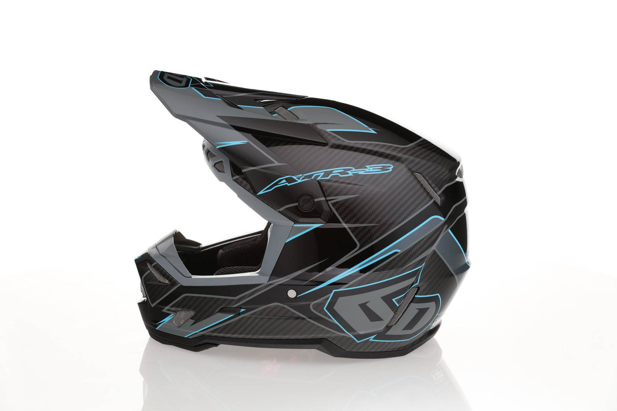Schwarzer 6D ATR-3 Reflex FIM Motocrosshelm mit reflektierendem Design und robustem Aufbau, Blick auf die Helmschale.