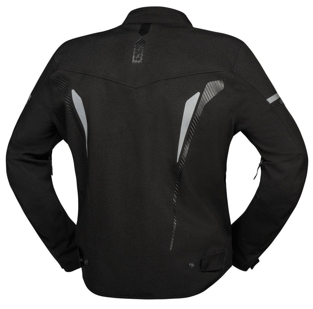 Schwarze iXS Sport Jacke TS-Pro ST+ für Touring, wasserdicht und atmungsaktiv, mit reflektierenden Elementen, auf einem Bügel aufgehängt