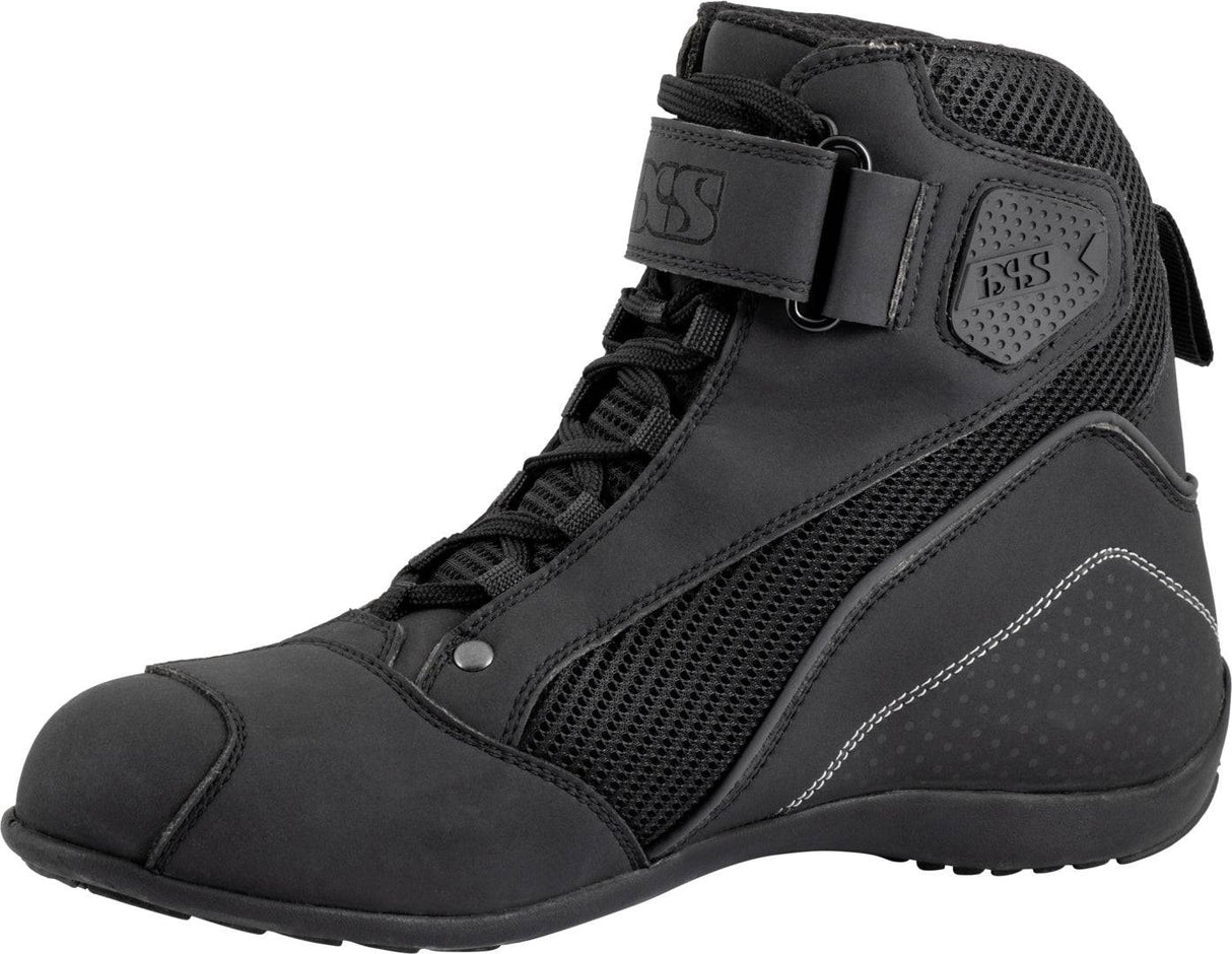 Schwarze iXS Tour Breeze 2.0 Schuhe mit atmungsaktivem Obermaterial und robusten Sohlen für Radfahren.