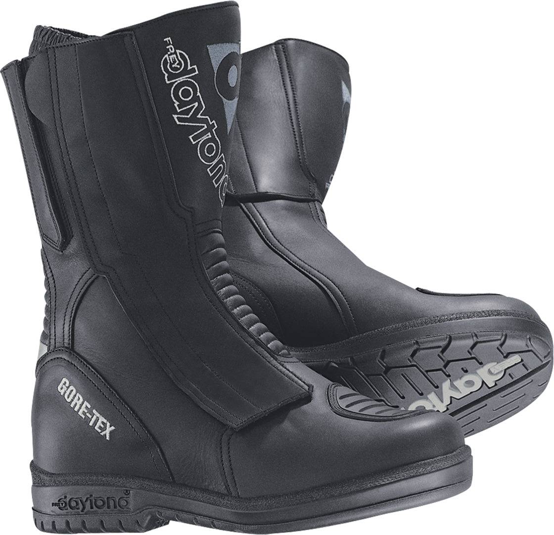 Schwarze Daytona M-Star GTX Stiefel mit robustem Design und Schnürung, ideal für Outdoor- und Trekking-Aktivitäten.