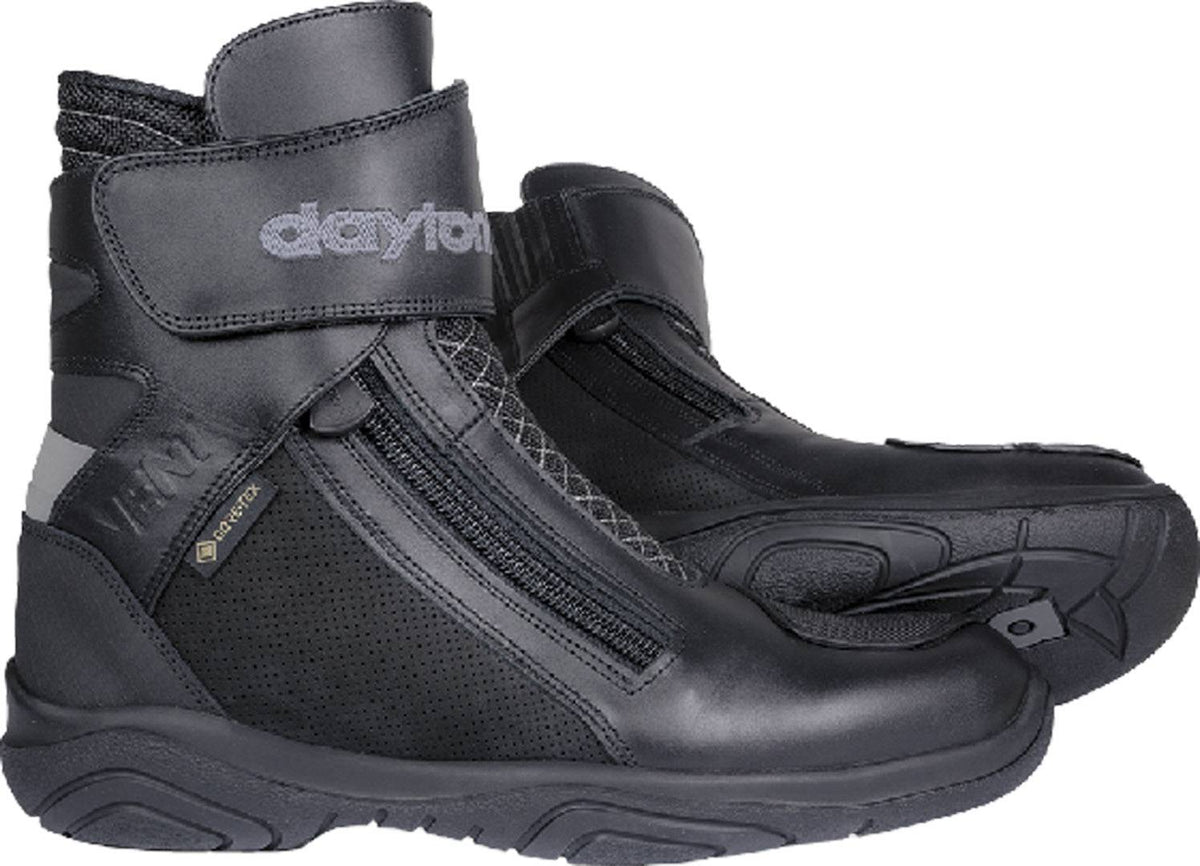 Schwarze Daytona Arrow Vent GTX Stiefel aus Leder mit Belüftung und robustem Design, ideal für Motorradfahrer.