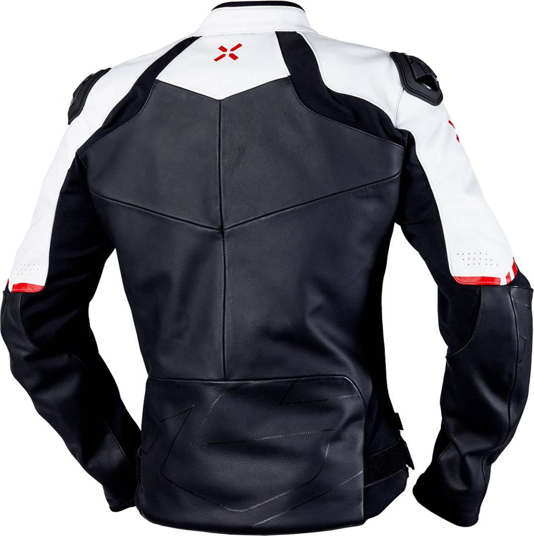 Schwarze, weiße und rote iXS Ace 1.0 Lederjacke für Touren, detailreiche Nahaufnahme mit Reißverschlüssen und Materialien