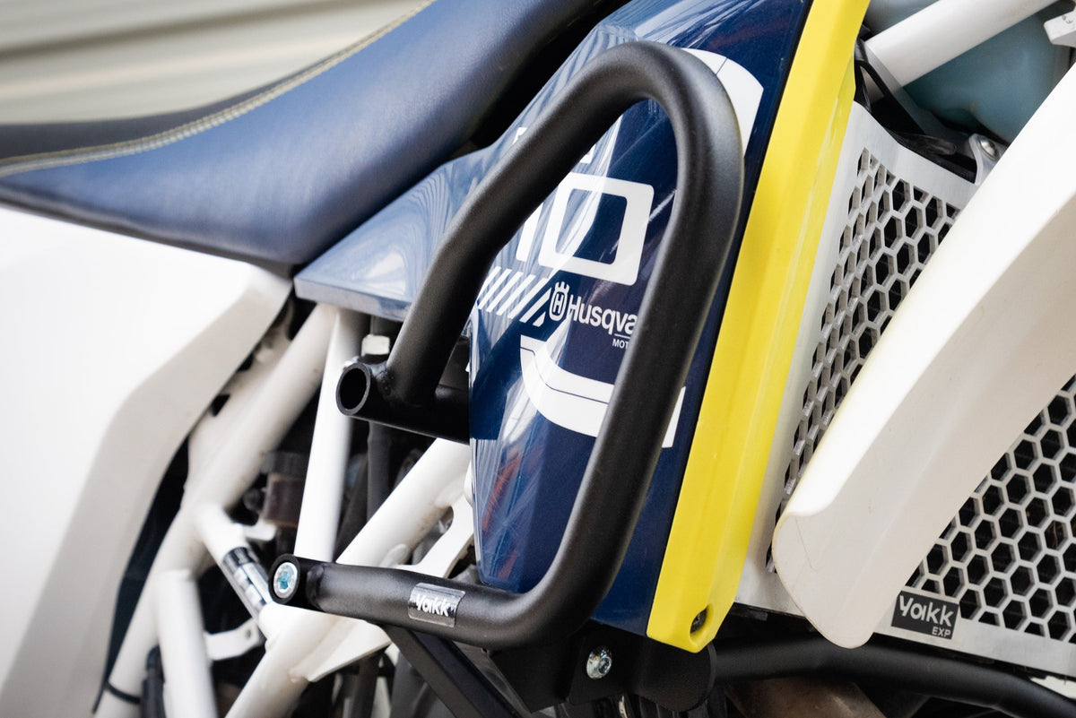 Yakk EXP Sturzbügel für Husqvarna 701 16- / KTM 690 19- / GasGas 700 22- Schwarz – Ansicht 4