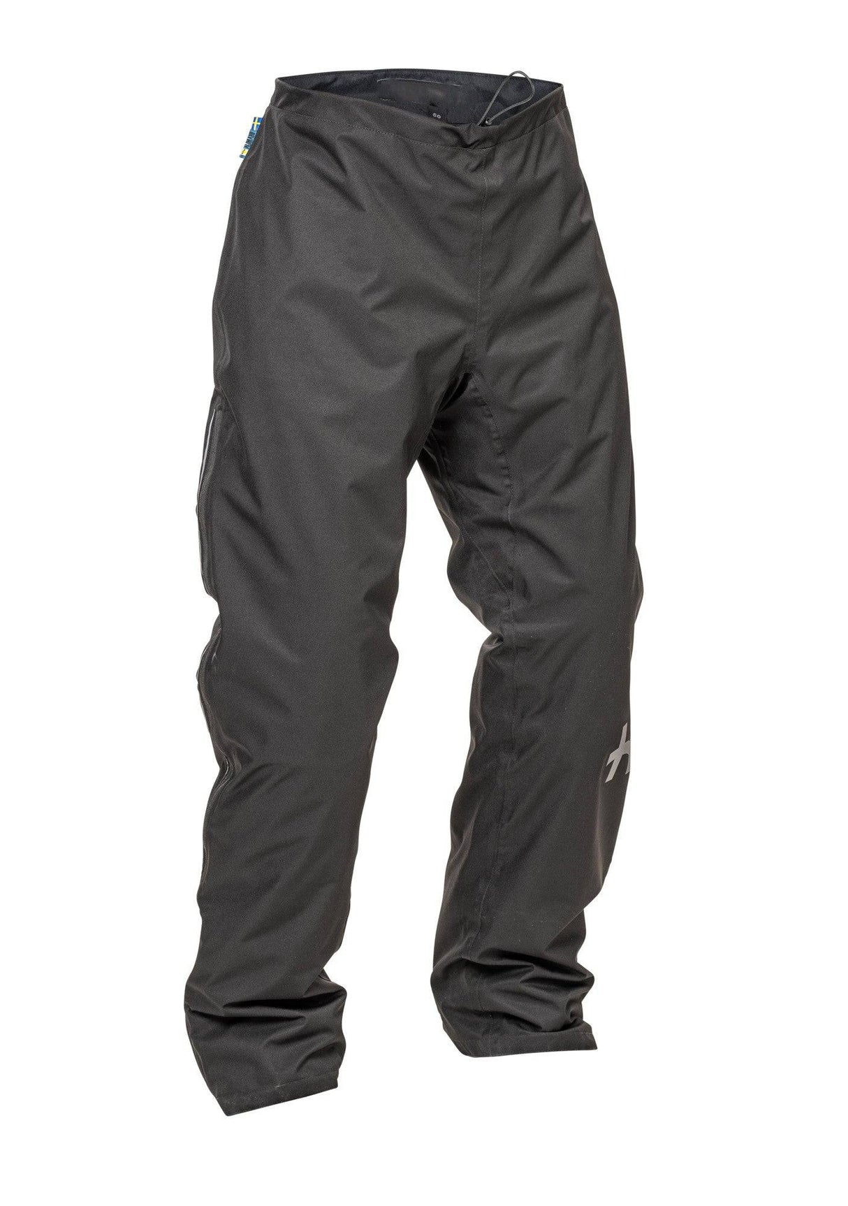 Schwarze Halvarssons Regenhose Bofallet aus wasserabweisender Regenbekleidung, auf einem modellierten Mann getragen