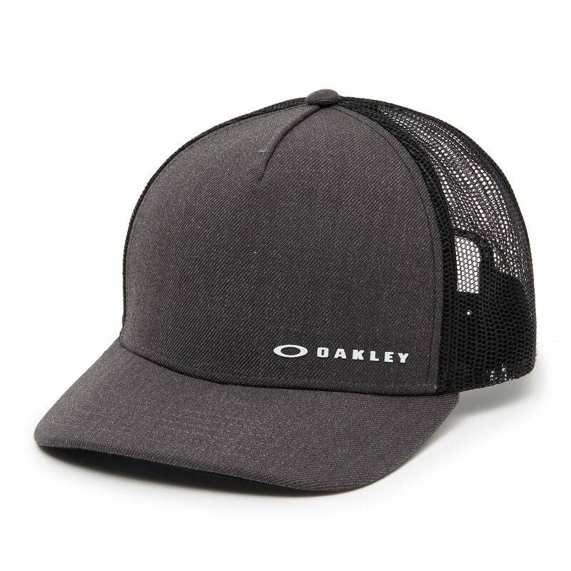 Schwarze OAKLEY Cap Chalten aus Freizeitbekleidung, bequem und stylisch, mit gebogener Schirm und Logo auf der Vorderseite.