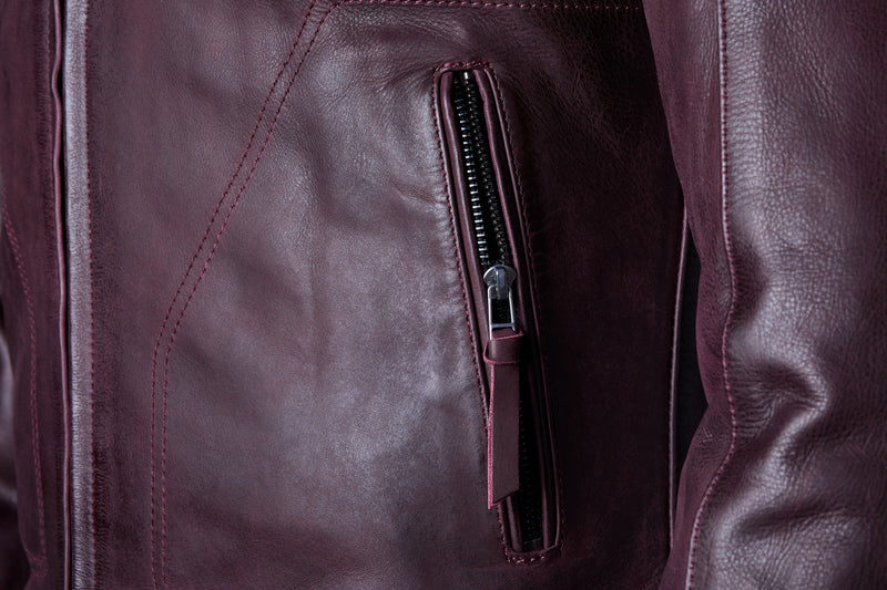 Rote RST Brandish2 CE Lederjacke für Herren, klassische Jacken-Design, zeigt die stilvolle, langlebige Lederjacke im Detail.