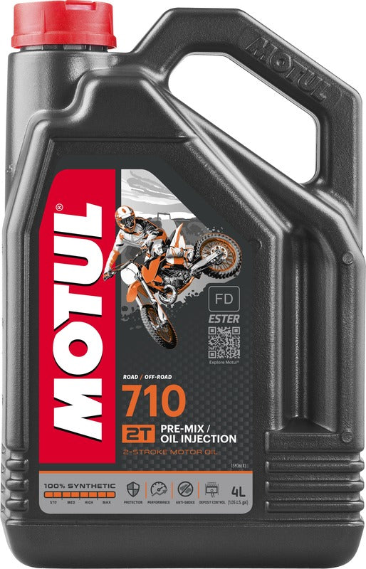 MOTUL 710 2T Motorenöl, 4L, flüssiges 2-Takt-Öl für Motorräder und Motorgeräte, in einer transparenten Flasche.