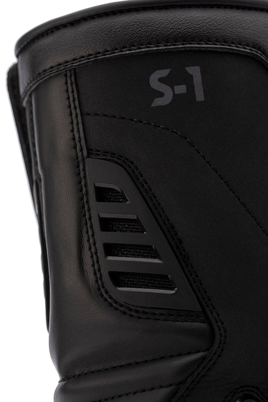 Schwarze RST S-1 Damen Wasserdichte Motorradstiefel für Touring, robustes Design, wasserdicht und bequem für lange Touren.