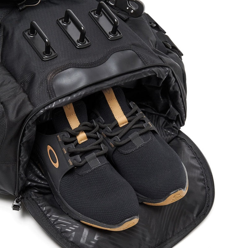 OAKLEY Kitchen Sink Rucksack aus robustem Material mit mehreren Fächern und verstellbaren Schultergurten, schwarz.
