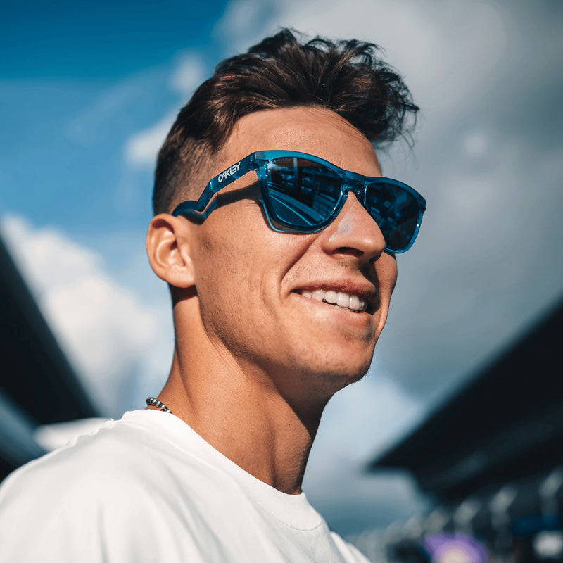 OAKLEY Frogskins™ Hybrid Fabio Quartararo Signature Series Sonnenbrille Matte Acid blau - Prizm Sapphire Gläser