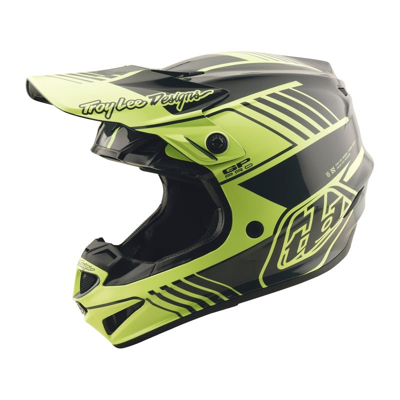 Troy Lee Designs GP Pro Segment Motocrosshelm in Gelb mit schützender Visier und Belüftungsöffnungen, auf einem schwarzen Hintergrund.