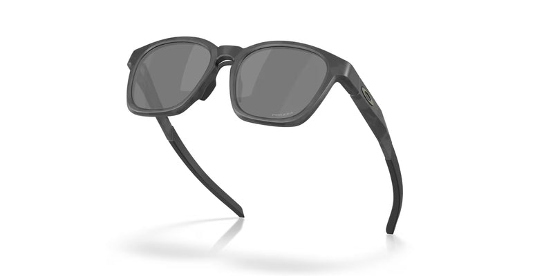 OAKLEY Shackle Sonnenbrille in mattem Schwarz mit Camo-Design und Prizm Schwarz Gläser, stilvoller Schutz für die Augen.
