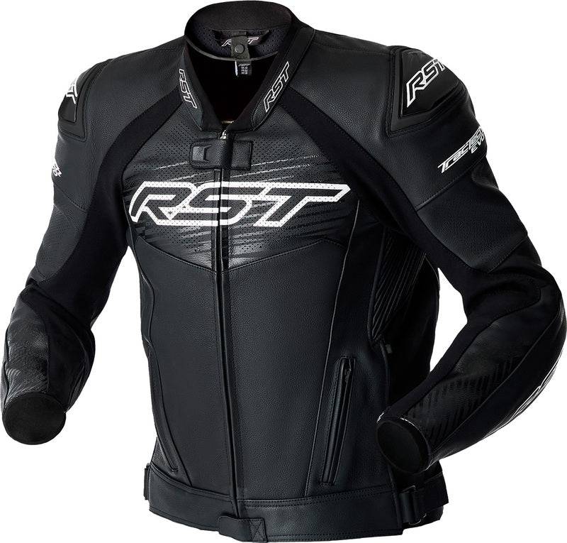Schwarze und weiße RST Tractech Evo D3O Leder Motorradjacke, touring, mit Schutzpolstern, auf einem Modell getragen.