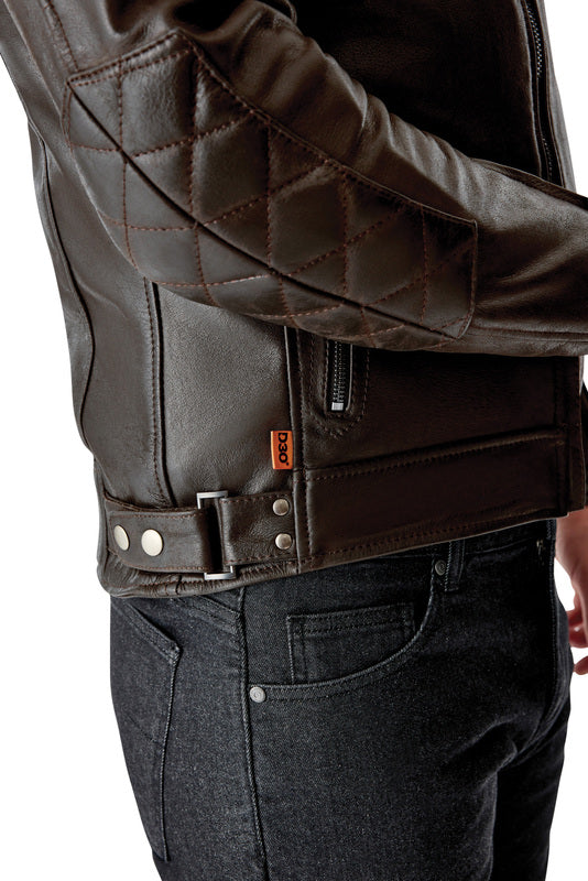 Braune RST Hillberry Leder Motorradjacke mit D3O Protektion, klassische Jacken-Design, sichtbar mit Reißverschlüssen und Schulterdetails