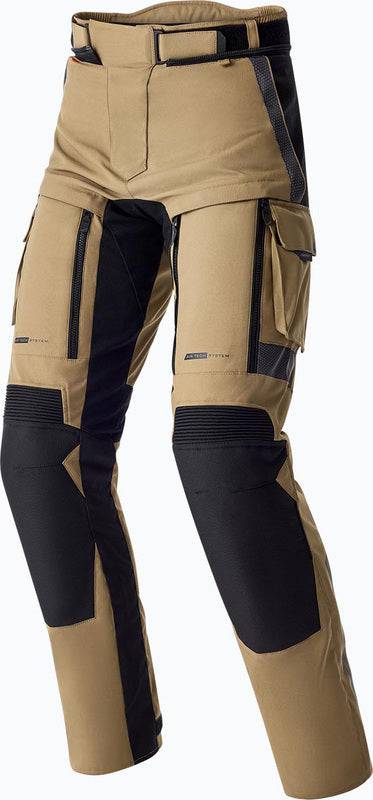 RST Pro Series Adventure D3O Motorradhose in Sand und Schwarz, robuste Adventure-Hose mit D3O-Schutz, für off-road Fahrten.