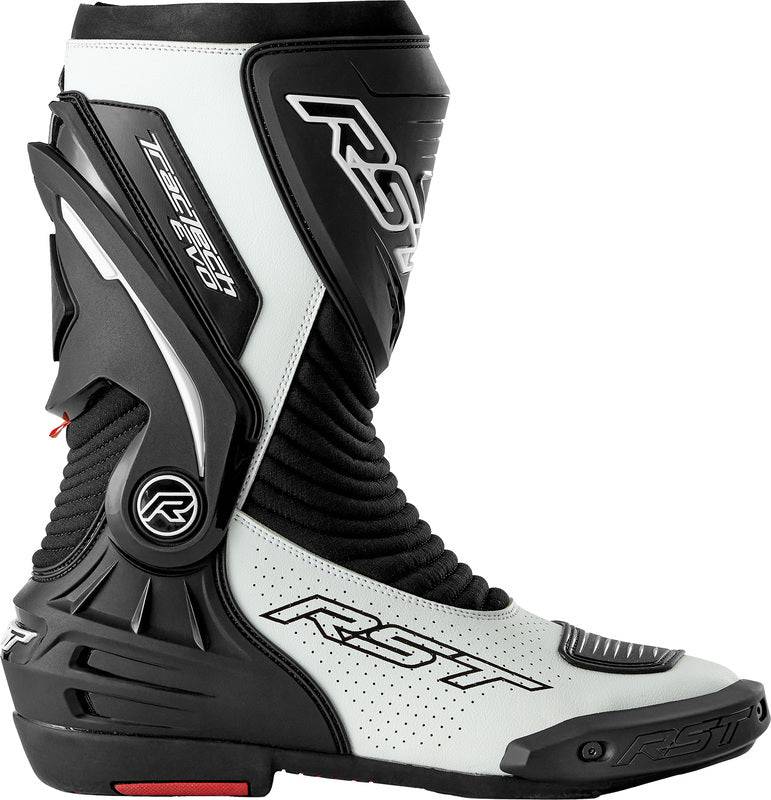 Schwarze und weiße RST TracTech Evo D3O Motorradstiefel für Racing, mit robustem Design und Schutzmaterialien sichtbar