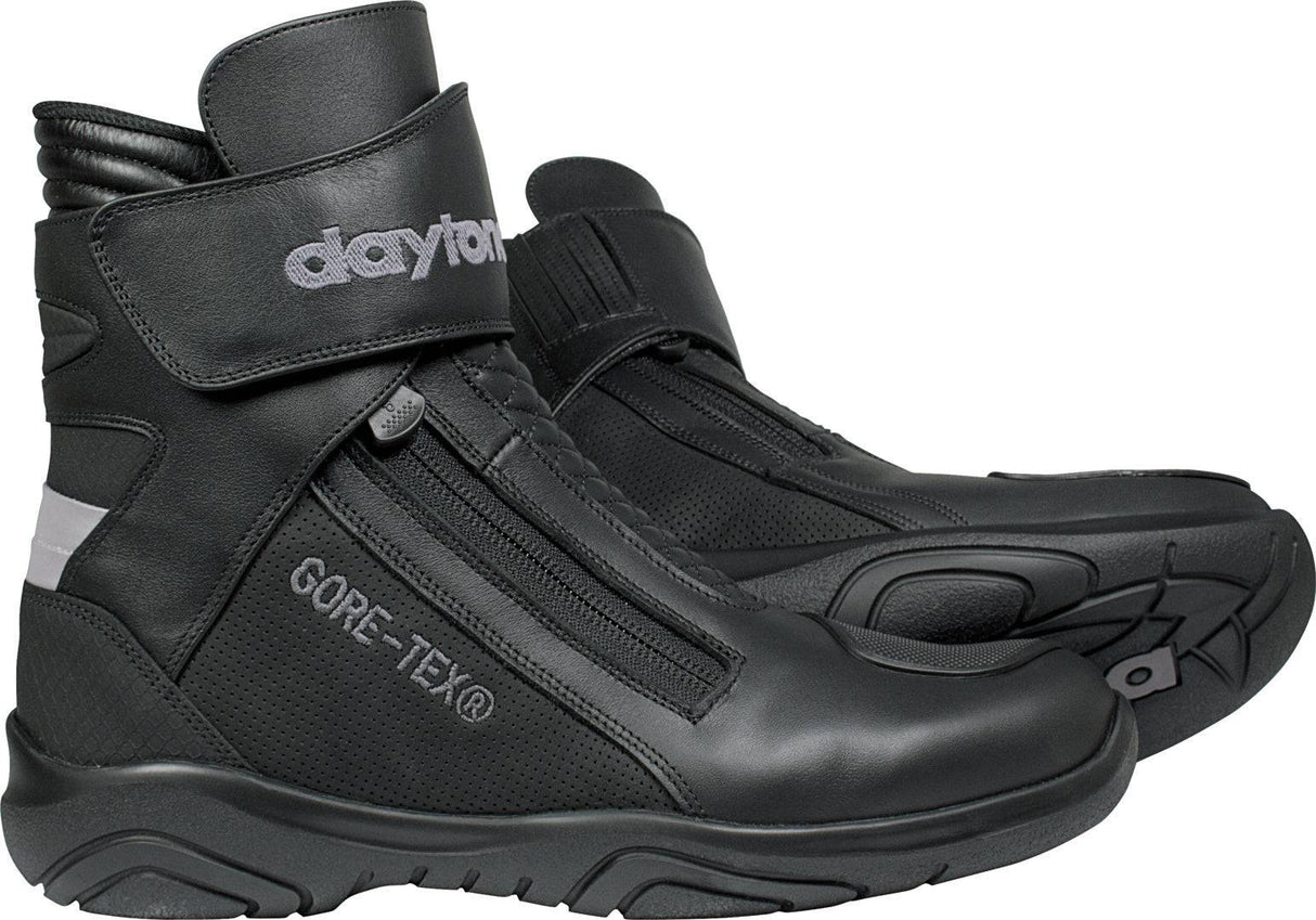 Schwarze Daytona Arrow Sport GTX Kurzstiefel aus robustem Material, mit schnörkellosem Design und bequemer Passform.