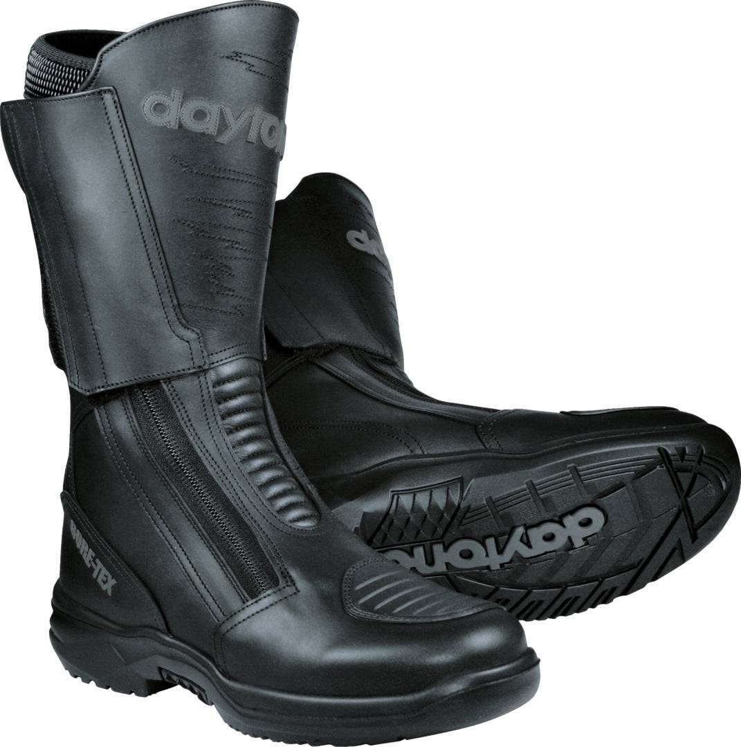 Schwarze Daytona Traveller GTX Stiefel aus Leder mit Schnürung und rutschfester Sohle, ideal für Outdoor- und Trekking-Aktivitäten.