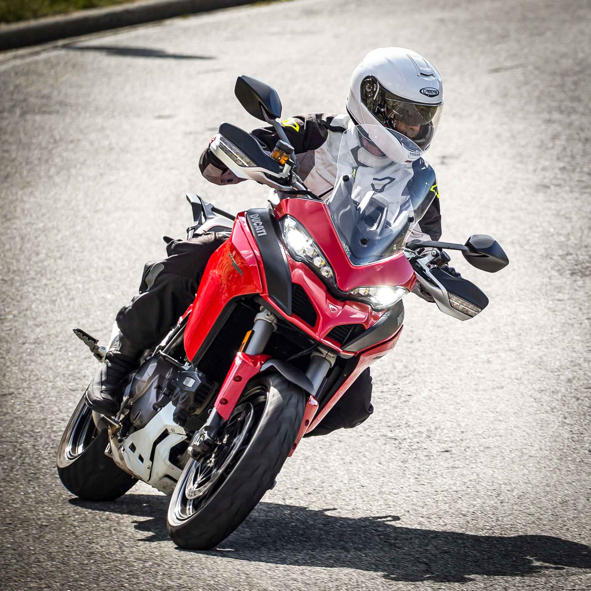 Caberg Helm Levo X weiß metallic
