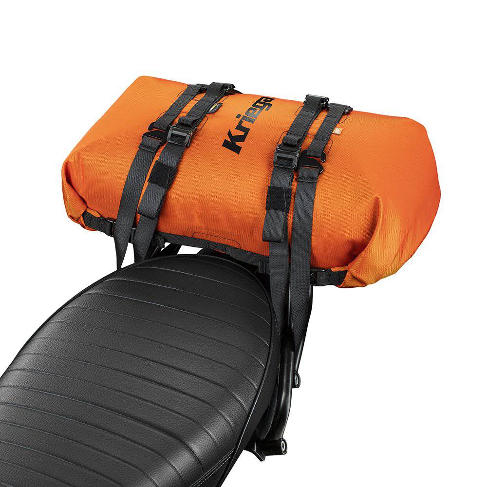 Oranger Kriega Rollpack-20 mit verstellbaren Gurten und robustem Material, ideal für Fahrrad- oder Motorradtouren.