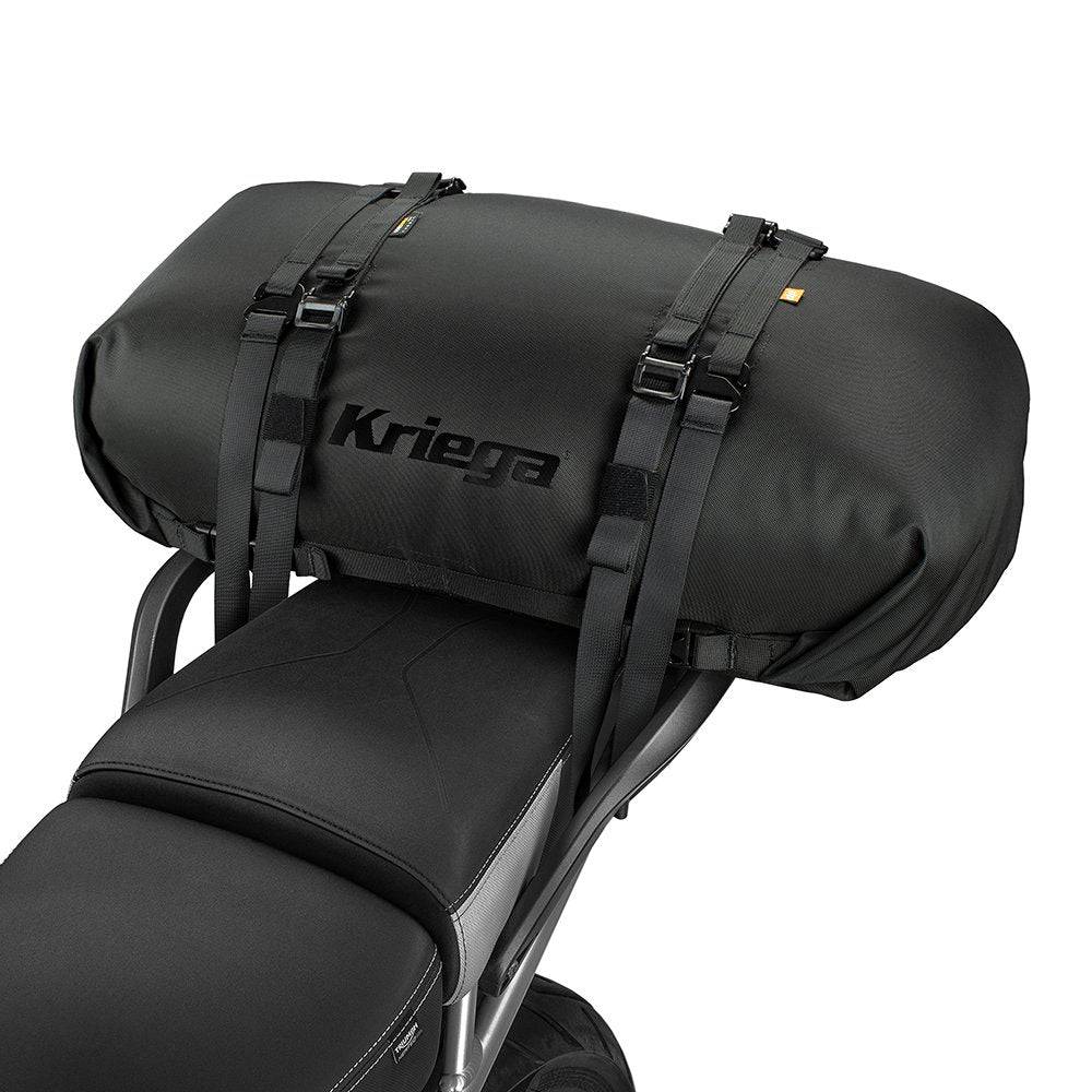 Schwarzer Kriega Rollpack-40, robustes Gepäckstück mit mehreren Fächern und verstellbaren Gurten, ideal für Motorradreisen.