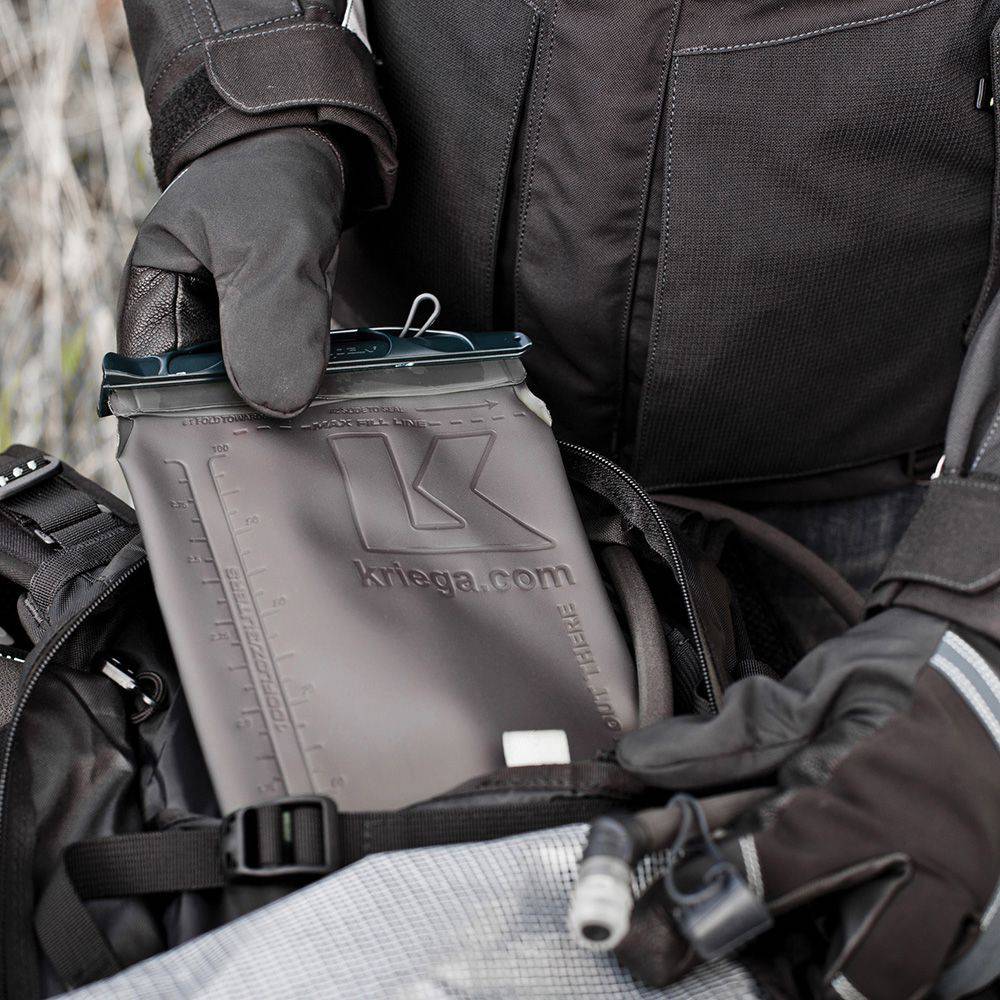 Kriega Rucksack R15, robuster schwarzer Rucksack mit mehreren Fächern und Tragegriffen, ideal für Outdoor und Alltag.