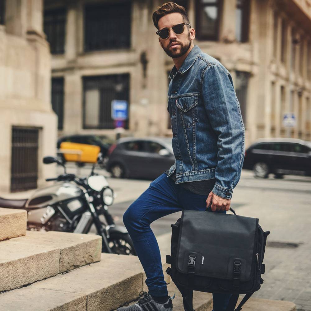 Kriega Urban EDC Umhängetasche aus robustem Material, mit Reißverschlusstaschen und verstellbarem Schulterriemen.
