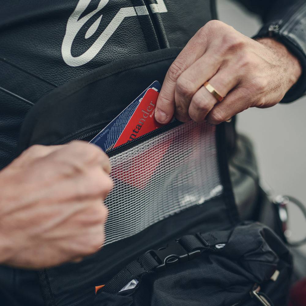 Kriega Hüfttasche R3, schwarze Taschen mit Reißverschluss und Wasserabweisendem Material, für Outdoor- und Fahrradaktivitäten