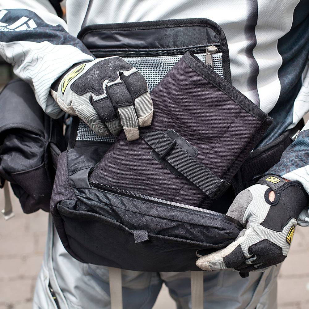 Kriega Hüfttasche R8 aus robustem Taschenmaterial, mit verstellbarem Gürtel und mehreren Fächern für Outdoor- und Fahrradaktivitäten