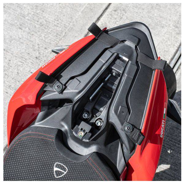 Kriega US-Drypack Montagekit für Ducati Panigale V4/V4S, inklusive Befestigungsteile für die Taschenmontage, auf einem weißen Hintergrund