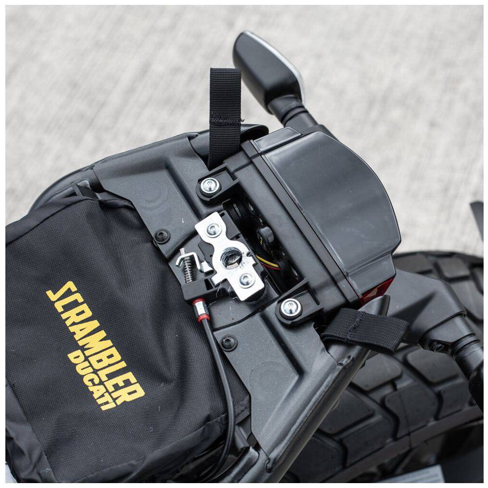 Kriega US-Drypack Montagekit für Ducati Scrambler, Befestigungssystem für Drypack-Taschen auf Motorrädern, inklusive Montagematerial.