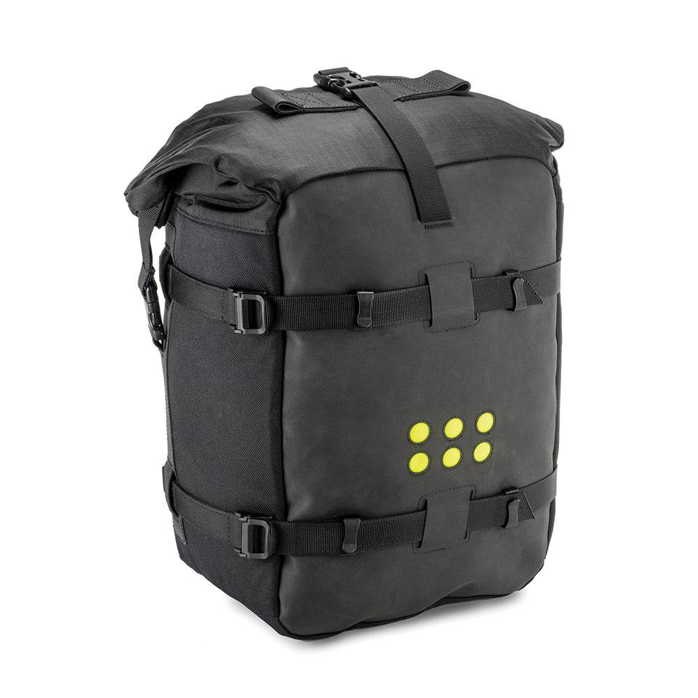 Kriega OS-18 Gepäcktasche aus robustem Material mit mehreren Fächern, befestigt an einem Motorrad, für sicheren Stauraum.