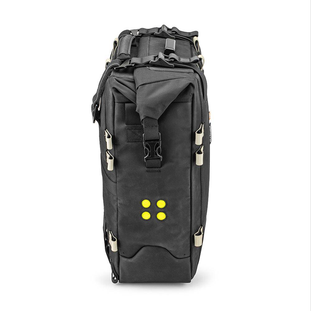 Kriega OS-22 Gepäcktasche aus robustem Material mit mehreren Fächern, passend für Motorräder, auf dem Bild sichtbar.