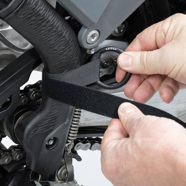 Kriega OS-Dirtbike Rings Montagekit-Taschen, schwarze Befestigungsringe für Motorrad-Taschen, aus robustem Material.