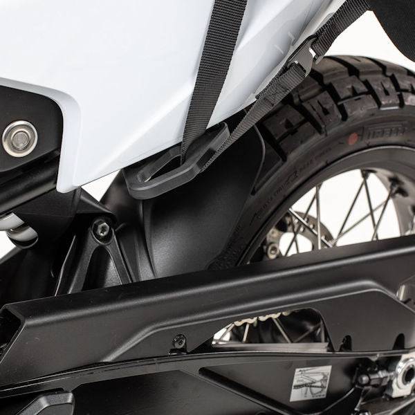 Kriega OS-Fußrasten-Eliminator für KTM 790/890 und Husqvarna Norden 901, Montageset für Taschen, schwarze Komponenten