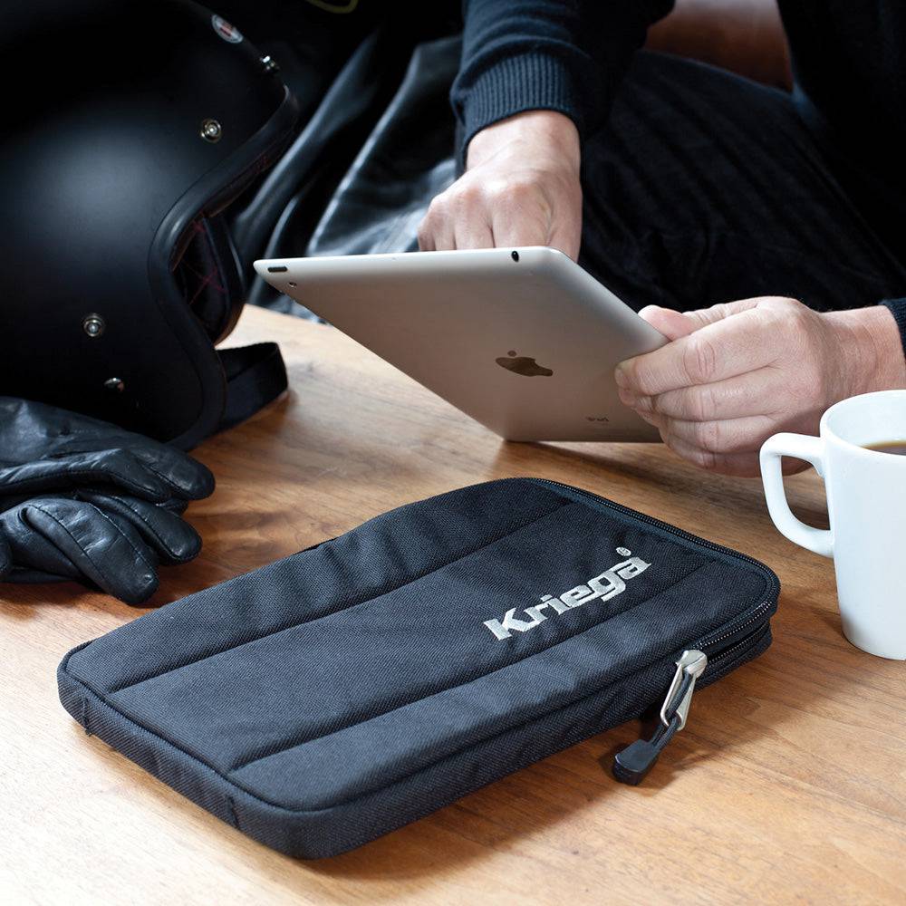 Kriega Tablet Tasche für Tablets bis 10 Zoll, schwarze wasserdichte Tasche mit Reißverschluss, langlebiges Material, ideal für unterwegs