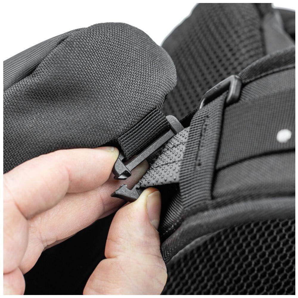 Kriega Trail Pockets Taschen aus robustem Material, ideal für Outdoor-Abenteuer, mit mehreren Fächern für Zubehör.