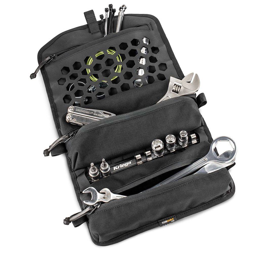 Schwarze Kriega OS-Tool Roll Werkzeug-Tasche, strapazierfähig und kompakt, für die sichere Aufbewahrung von Werkzeugen.