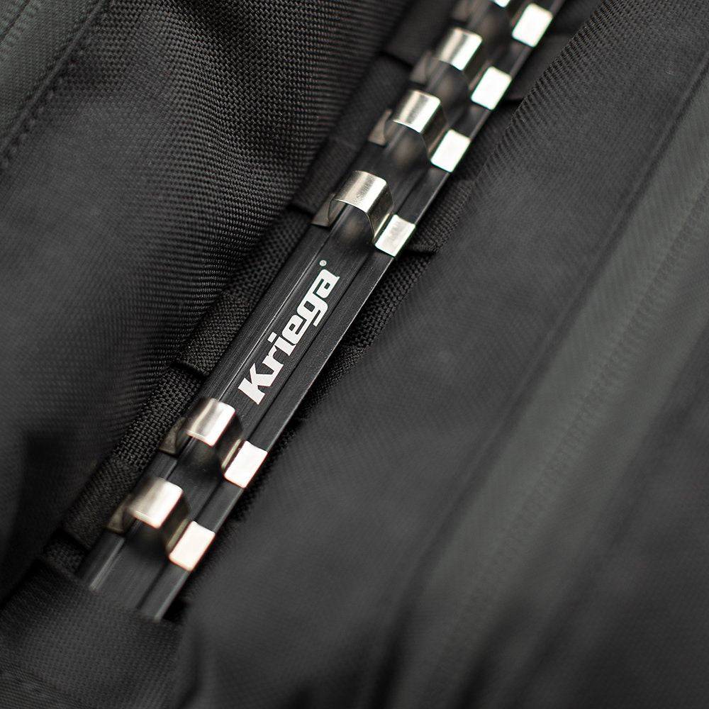 Kriega Werkzeug-Tasche mit 3/8 Zoll Halteschiene im Roland Sands Design, schwarze stabile Aufbewahrung für Werkzeuge.