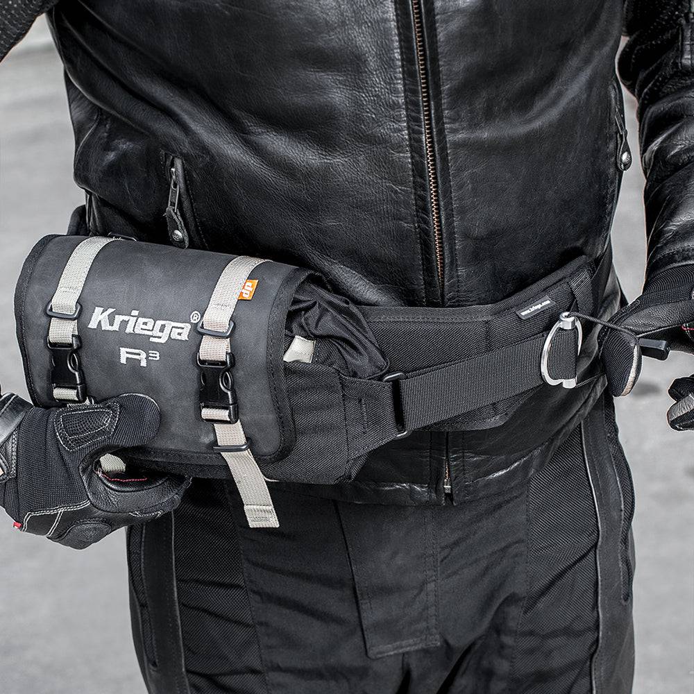 Kriega Hüfttasche R3 aus robustem Material, praktische Taschen für unterwegs, zeigt die Tasche mit mehreren Fächern.