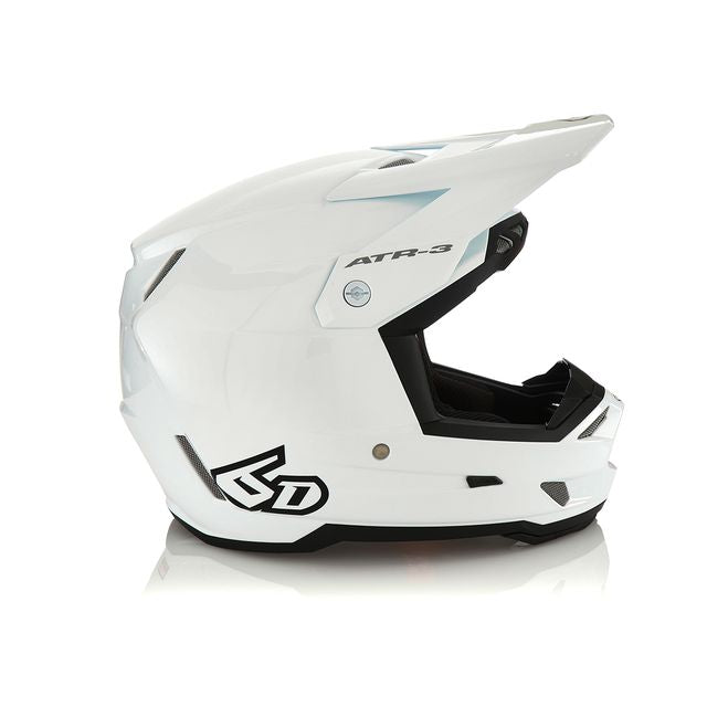 Weißer 6D ATR-3 Motocrosshelm mit glänzendem Finish, solide Konstruktion, FIM-zertifiziert und bequem für den Offroad-Einsatz.