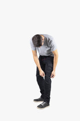 Schwarze iXS Classic AR Cargo Hose, robuste Hosen-Classic für den Alltag, detailreiche Nahaufnahme der Hose.