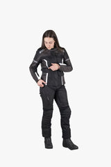 Schwarze, graue und weiße iXS Tour Damen Adventure Jacke Evans-ST 2.0 mit wasserdichten Reißverschlüssen und reflektierenden Elementen