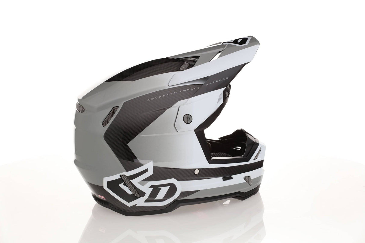 Weißer 6D ATR-3 Pure Gloss Motocrosshelm mit aerodynamischem Design und strapazierfähigem Außenschale.