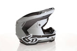 Weißer 6D ATR-3 Pure Gloss Motocrosshelm mit aerodynamischem Design und strapazierfähigem Außenschale.
